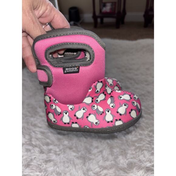Bogs Toddler Girl Sz. 5 “ Penguins” Pink Waterproof Boots. Fantastic Pair - Picture 12 of 12